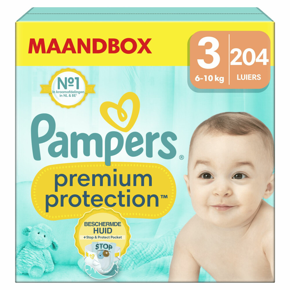 small girl in pampers