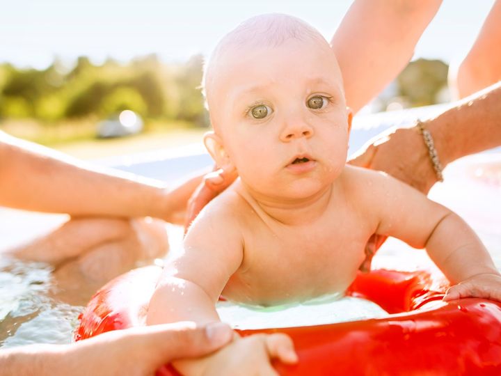 czy zmarłemu zakłada się pampers